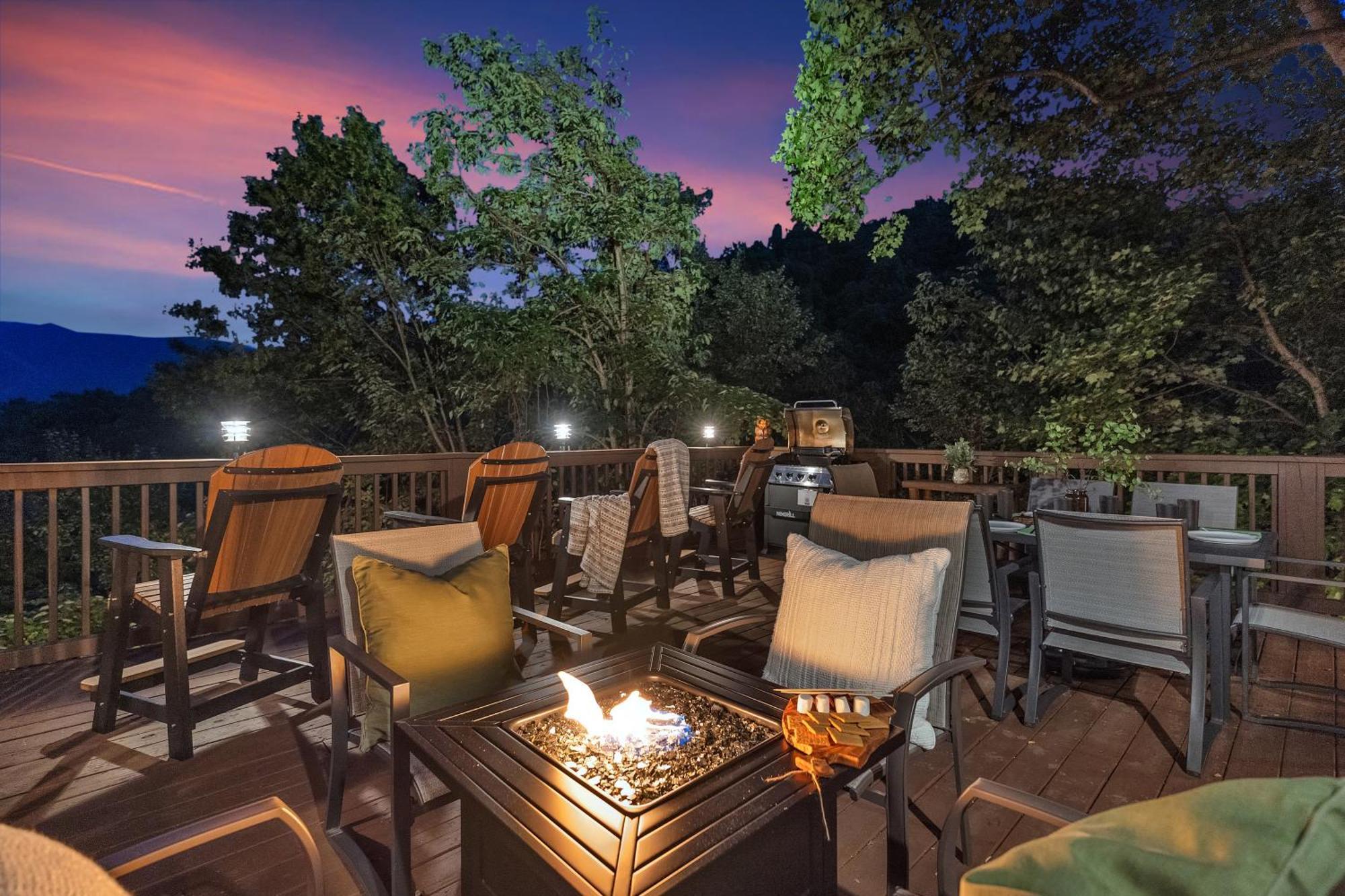 Family Chalet With Sauna, Hottub, Heavenly Views! Mins To Downtown! Gatlinburg Bagian luar foto