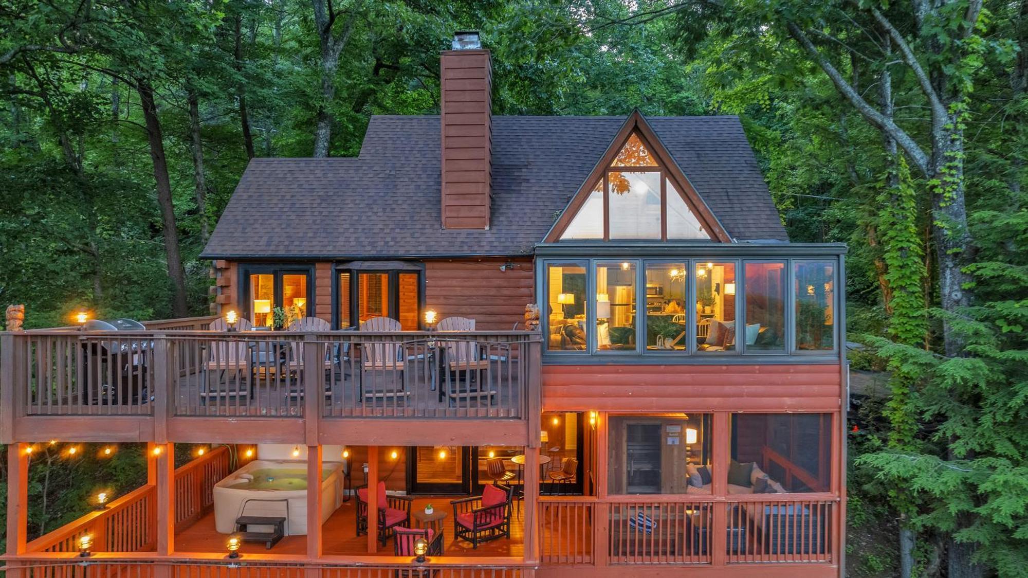 Family Chalet With Sauna, Hottub, Heavenly Views! Mins To Downtown! Gatlinburg Bagian luar foto