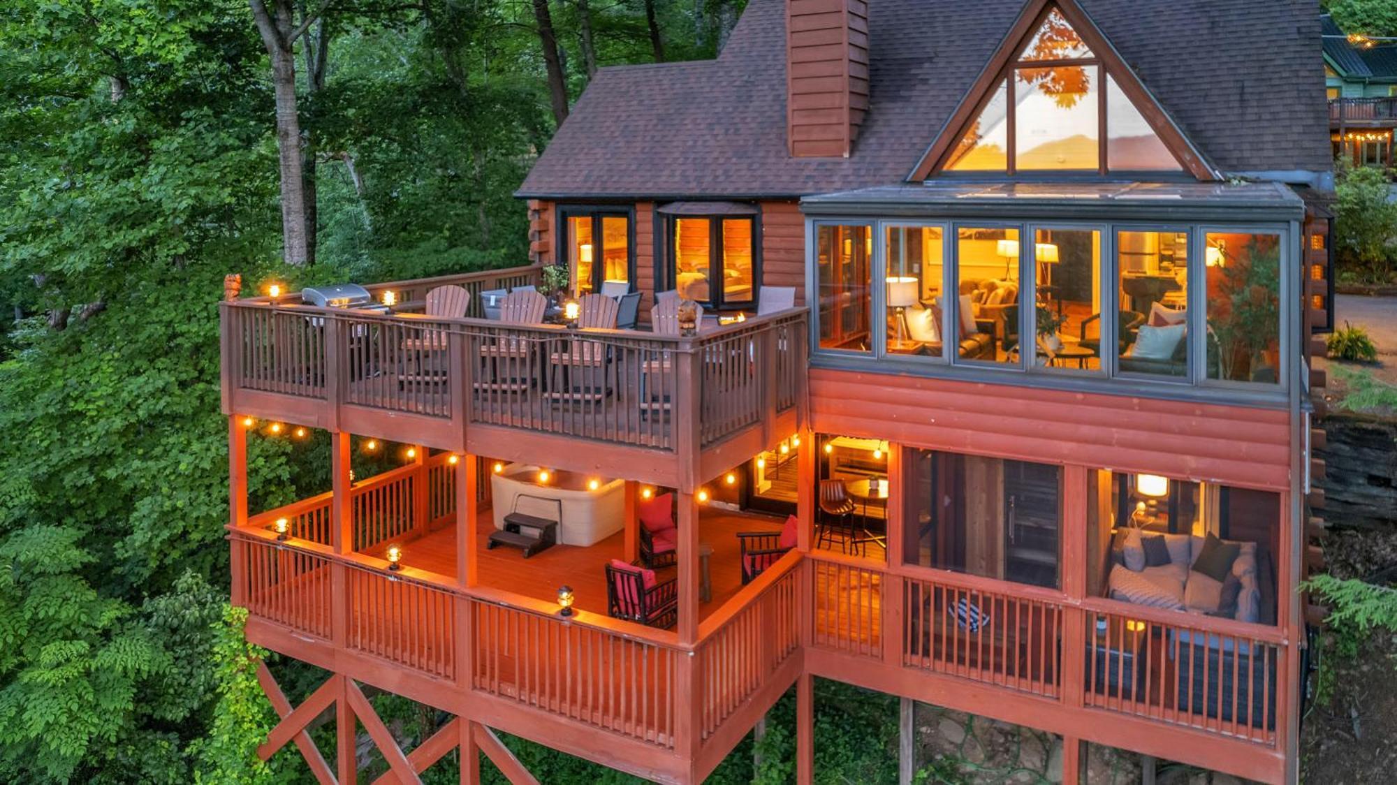 Family Chalet With Sauna, Hottub, Heavenly Views! Mins To Downtown! Gatlinburg Bagian luar foto