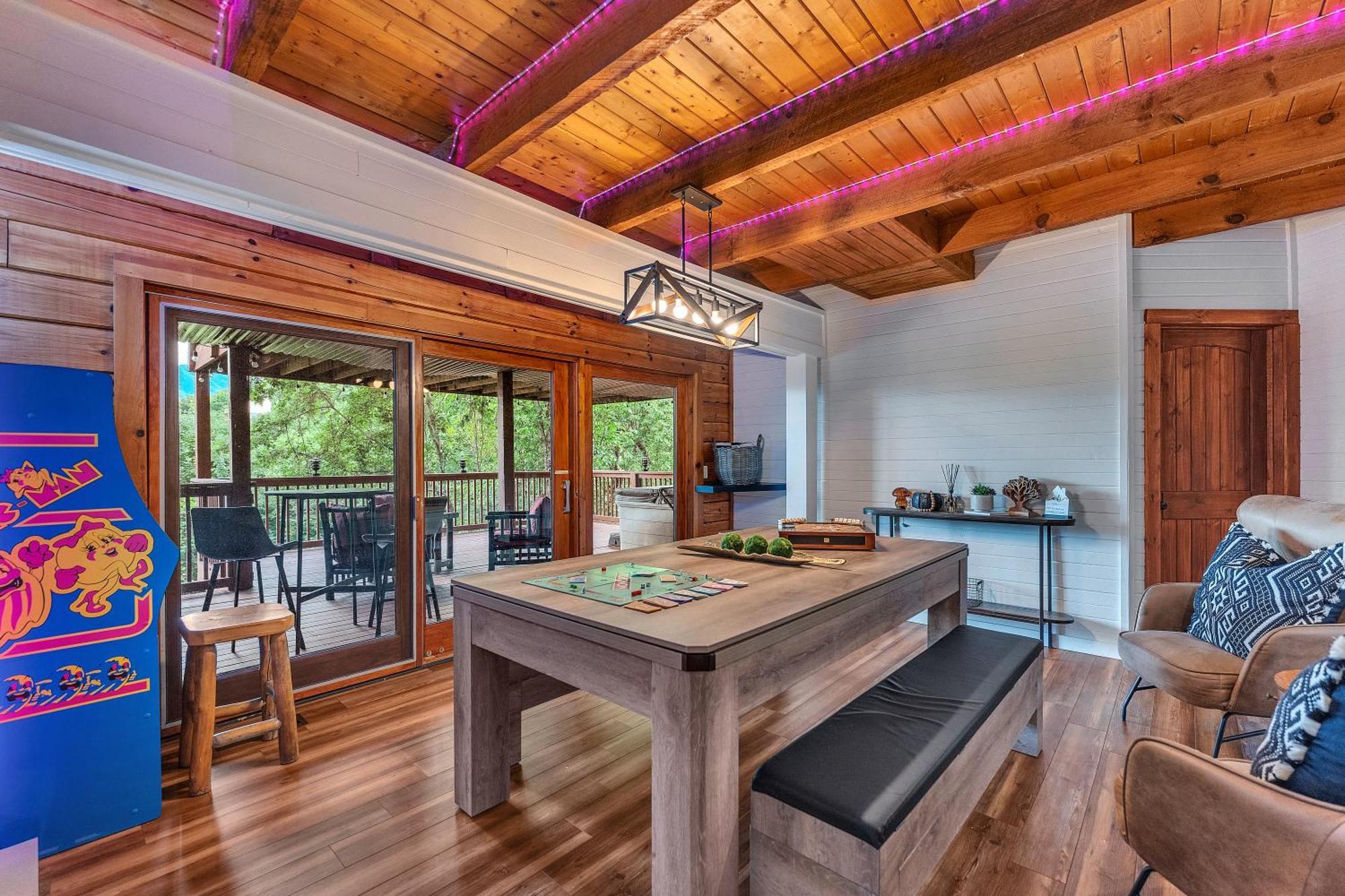 Family Chalet With Sauna, Hottub, Heavenly Views! Mins To Downtown! Gatlinburg Bagian luar foto