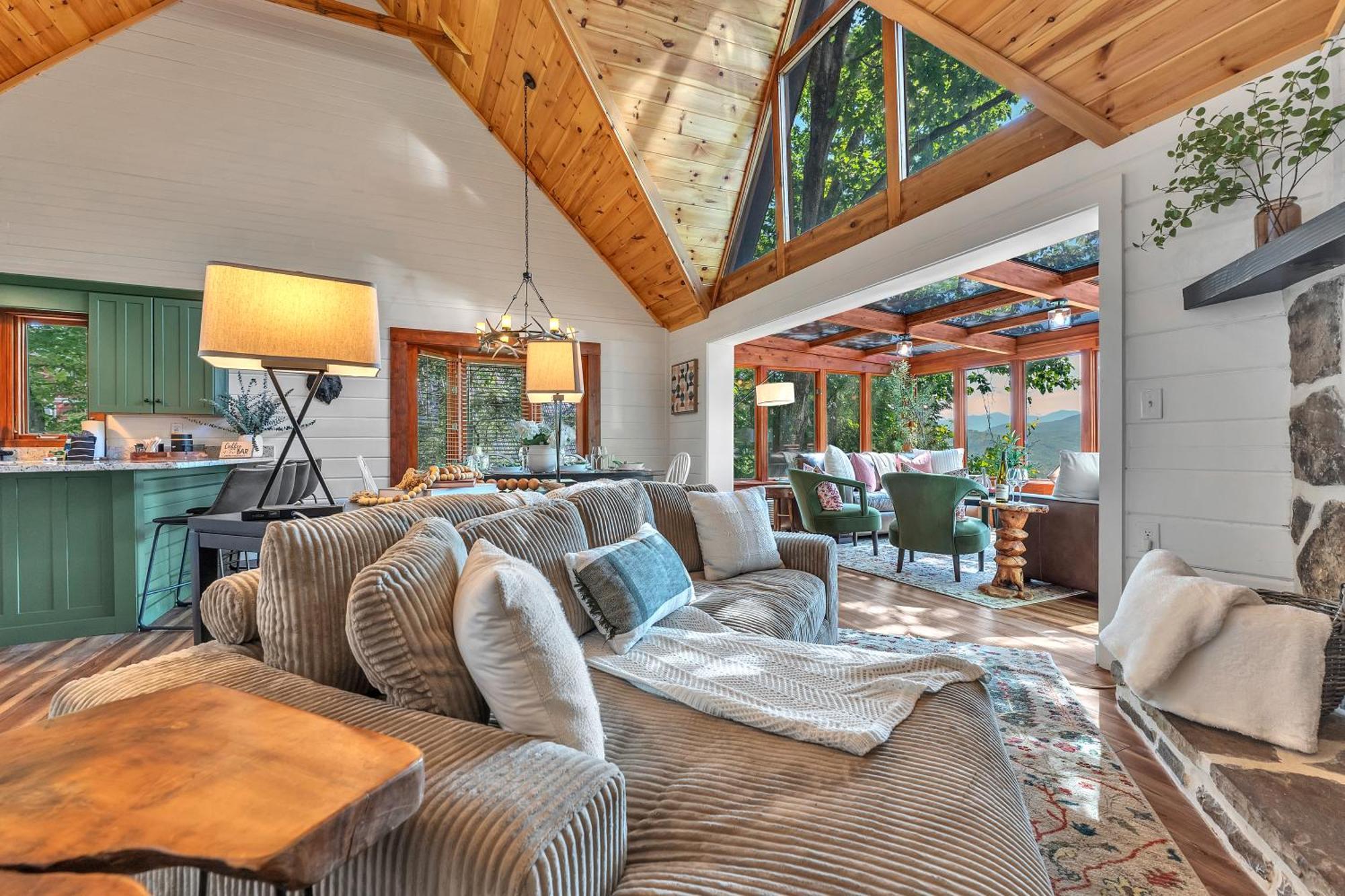 Family Chalet With Sauna, Hottub, Heavenly Views! Mins To Downtown! Gatlinburg Bagian luar foto