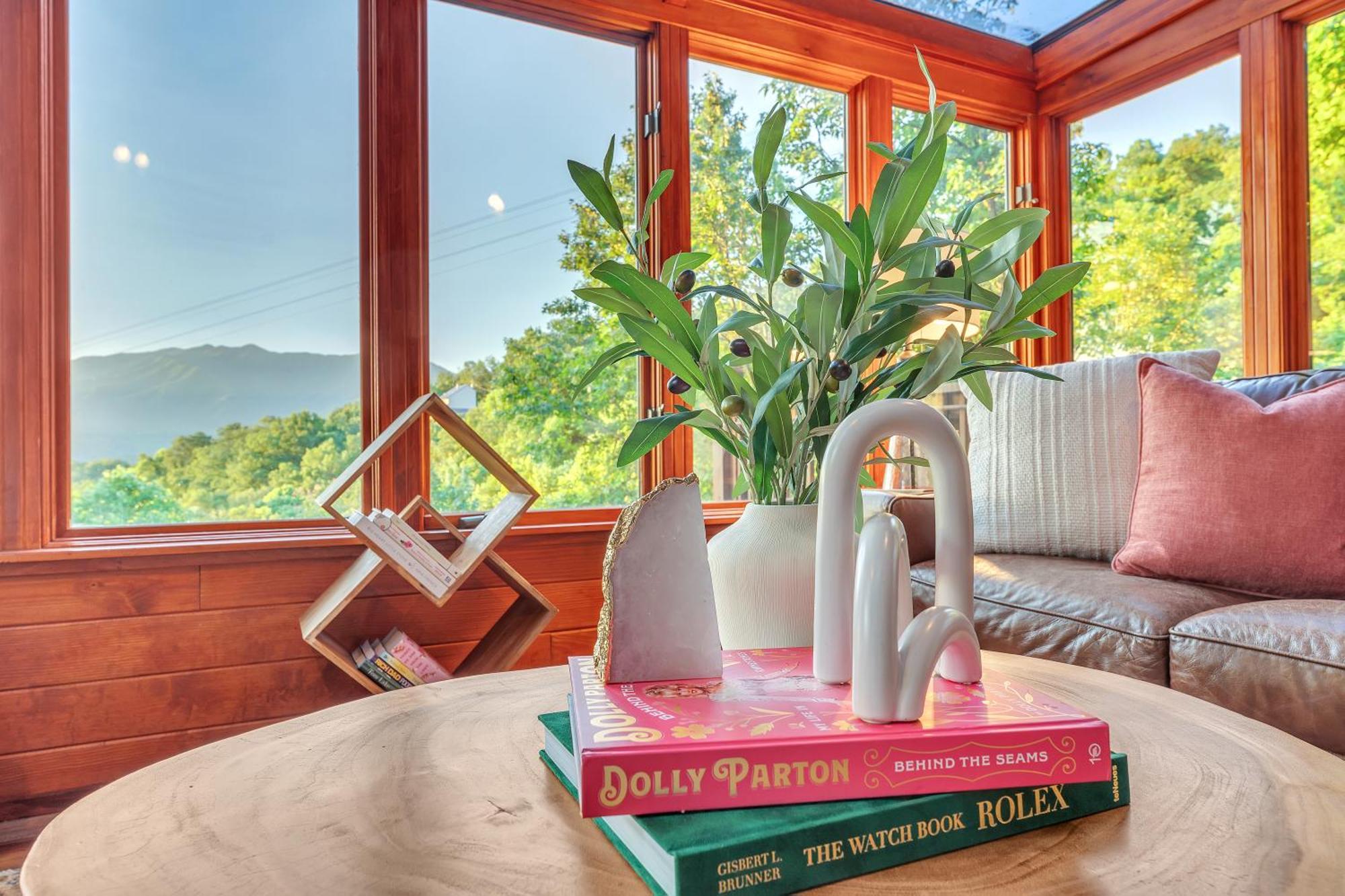 Family Chalet With Sauna, Hottub, Heavenly Views! Mins To Downtown! Gatlinburg Bagian luar foto
