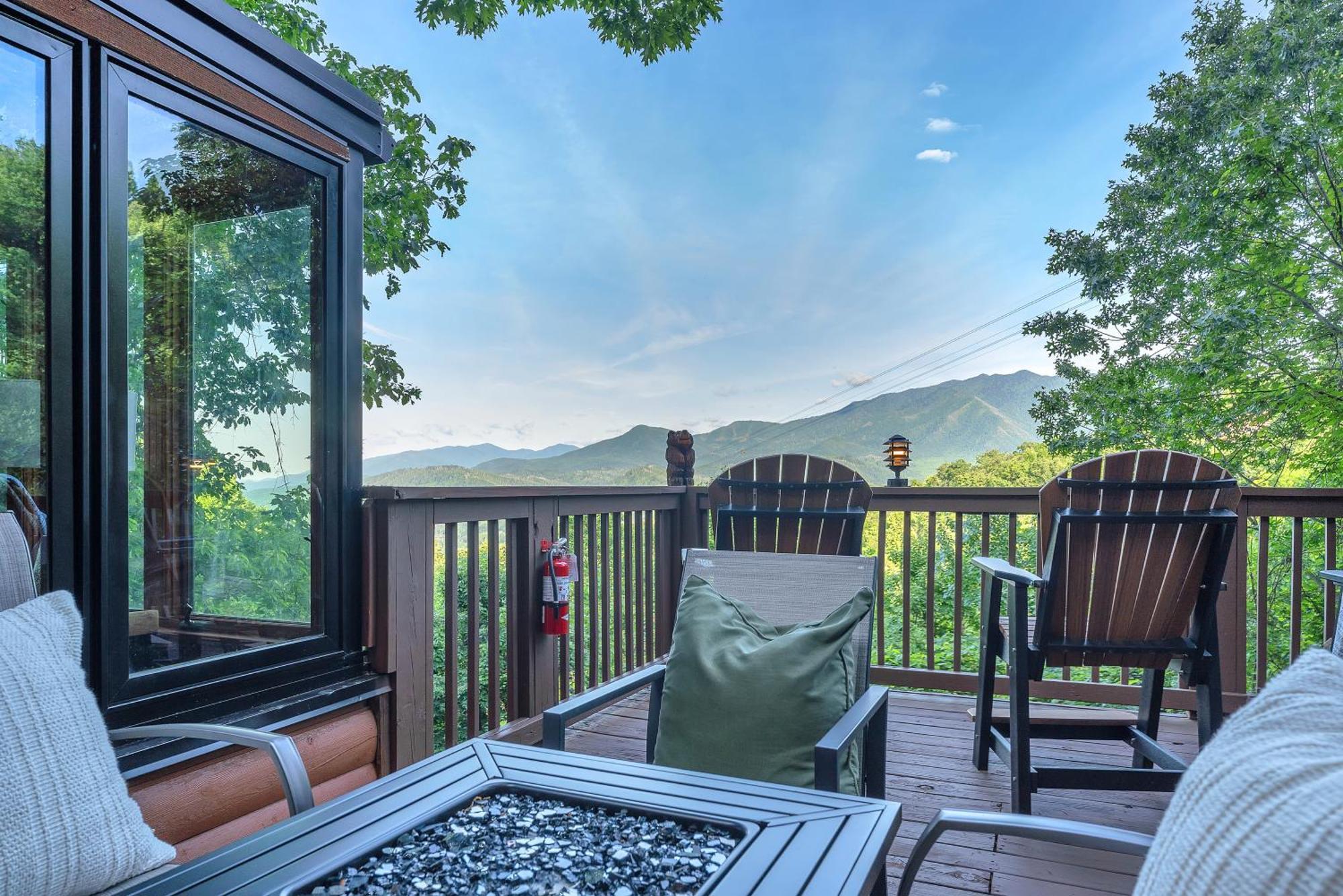 Family Chalet With Sauna, Hottub, Heavenly Views! Mins To Downtown! Gatlinburg Bagian luar foto